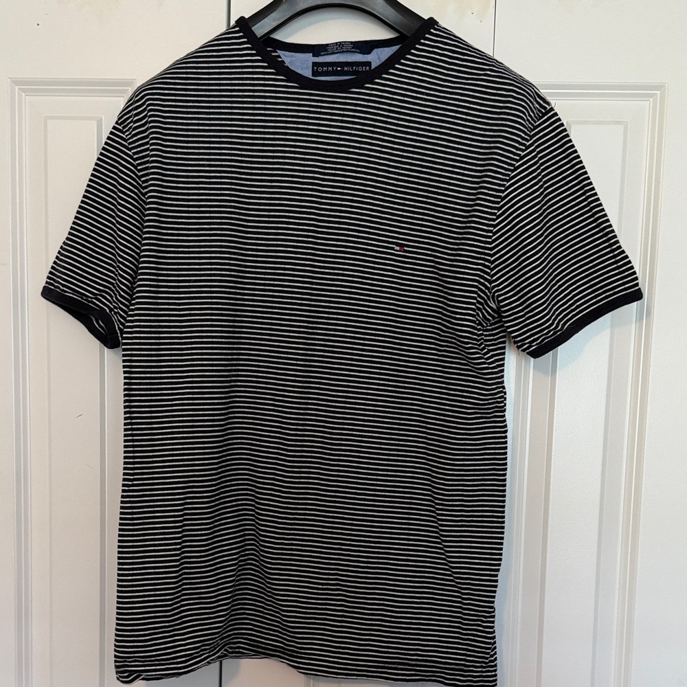 Vintage Tommy Hilfiger Men's Navy and White Striped Tee